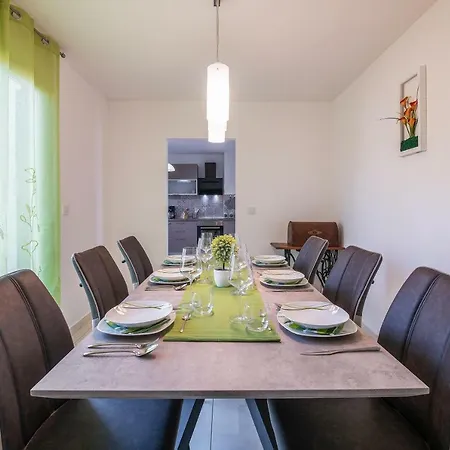 Family Ingrid Apartman Pula
